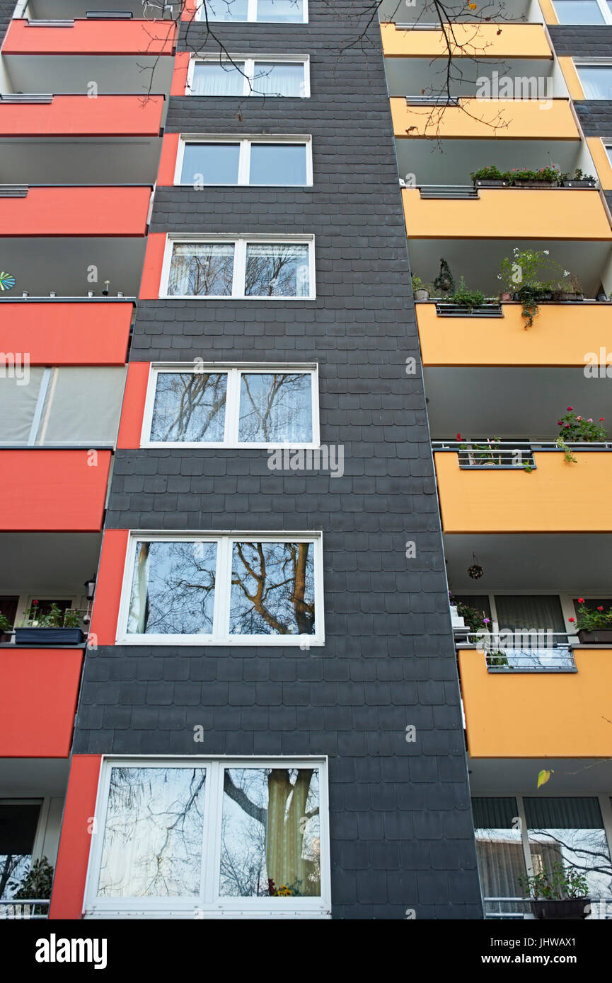 A basso angolo di visione di un edificio di appartamenti in Germania Foto Stock