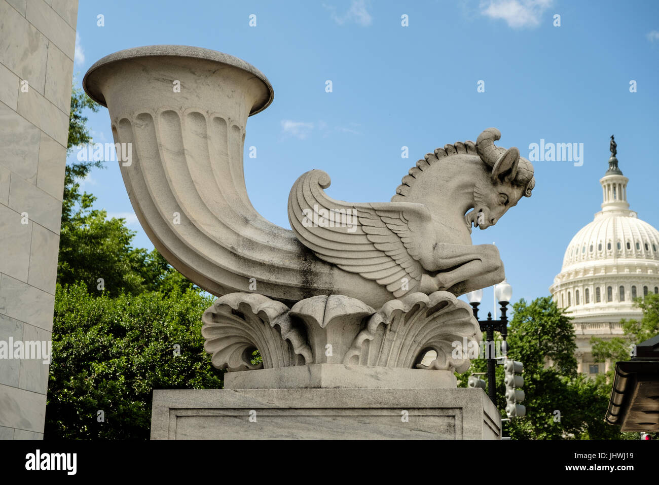 Uno dei vasi greci scultura, Rayburn House Office Building, Viale Indipendenza, Washington DC Foto Stock