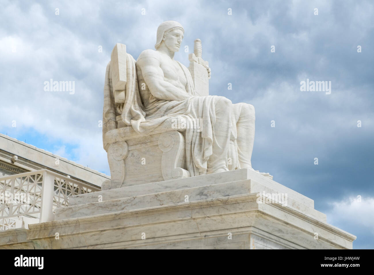L'Autorità di diritto la scultura, la Corte suprema, Capitol Hill, Washington DC Foto Stock