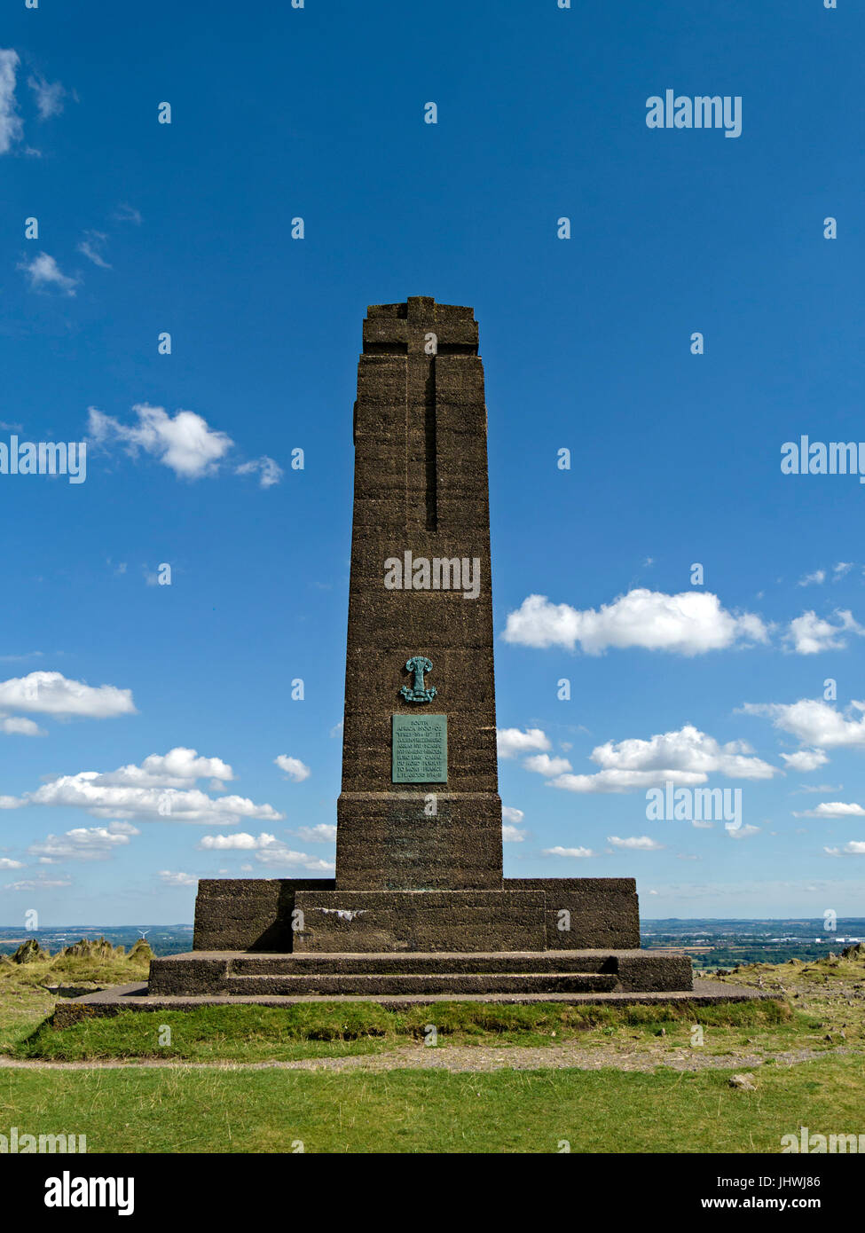 Hilltop Leicestershire Yeomanry Memoriale di guerra in Glenfield Lodge Park con il blu del cielo sopra, Leicestershire, England, Regno Unito Foto Stock