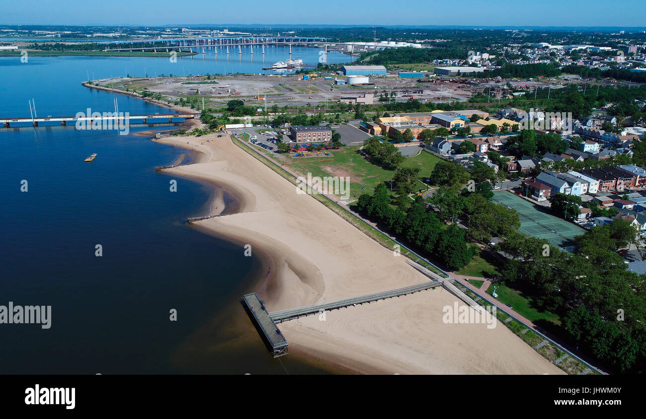 Vista aerea della zona spiaggia su Raritan Bay in Perth Amboy, NJ Foto Stock