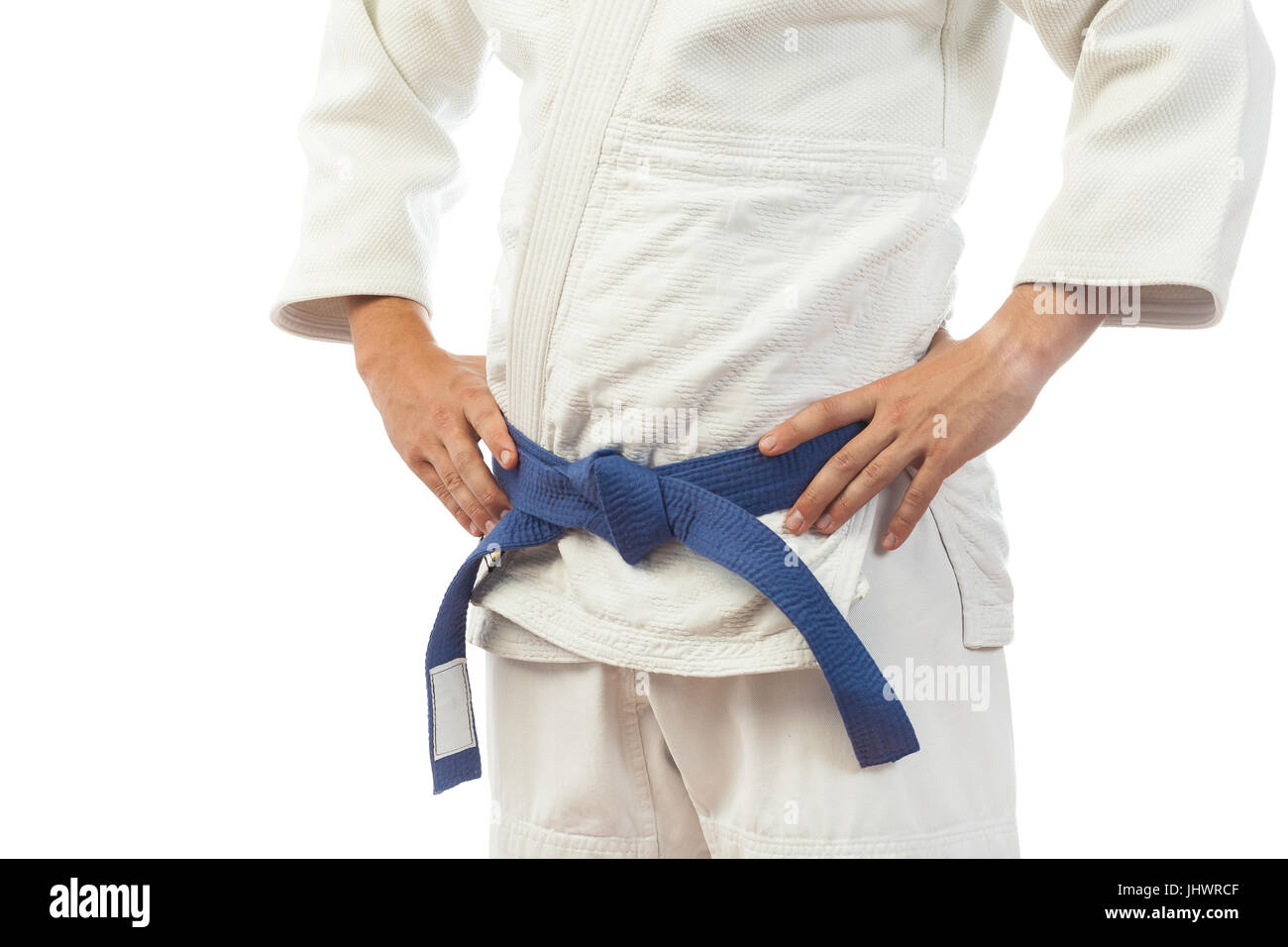 Close-up di un uomo lottatore in un kimono bianco con una cintura blu per  il judo, il jiu jitsu in posa su un isolato sfondo bianco, vista laterale  Foto stock - Alamy