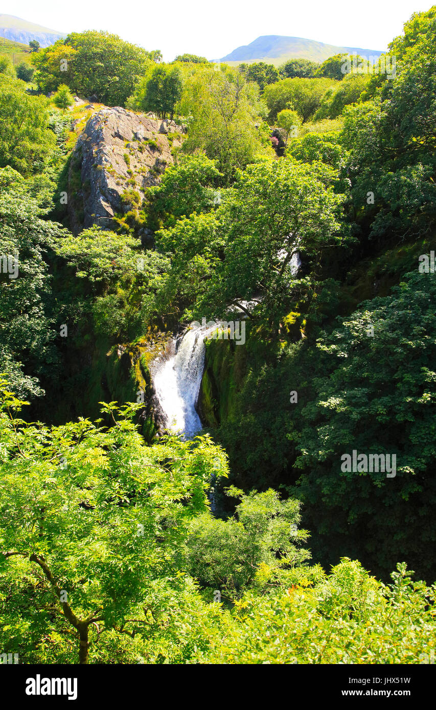 Ceunant Mawr cascata vicino a Llanberis Snowdonia, Galles del Nord, Regno Unito visualizza in basso a Llanberis Foto Stock