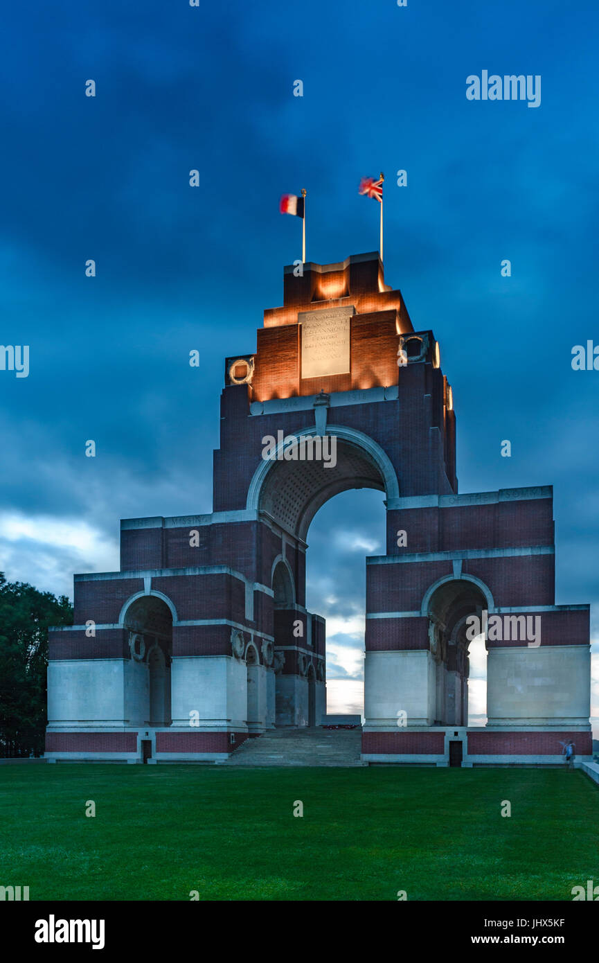 Francia, Somme - il memoriale di Thiepval - il memorial dedicato ai soldati e ufficiali mancanti dalla Battaglia delle Somme nella Prima Guerra Mondiale Foto Stock