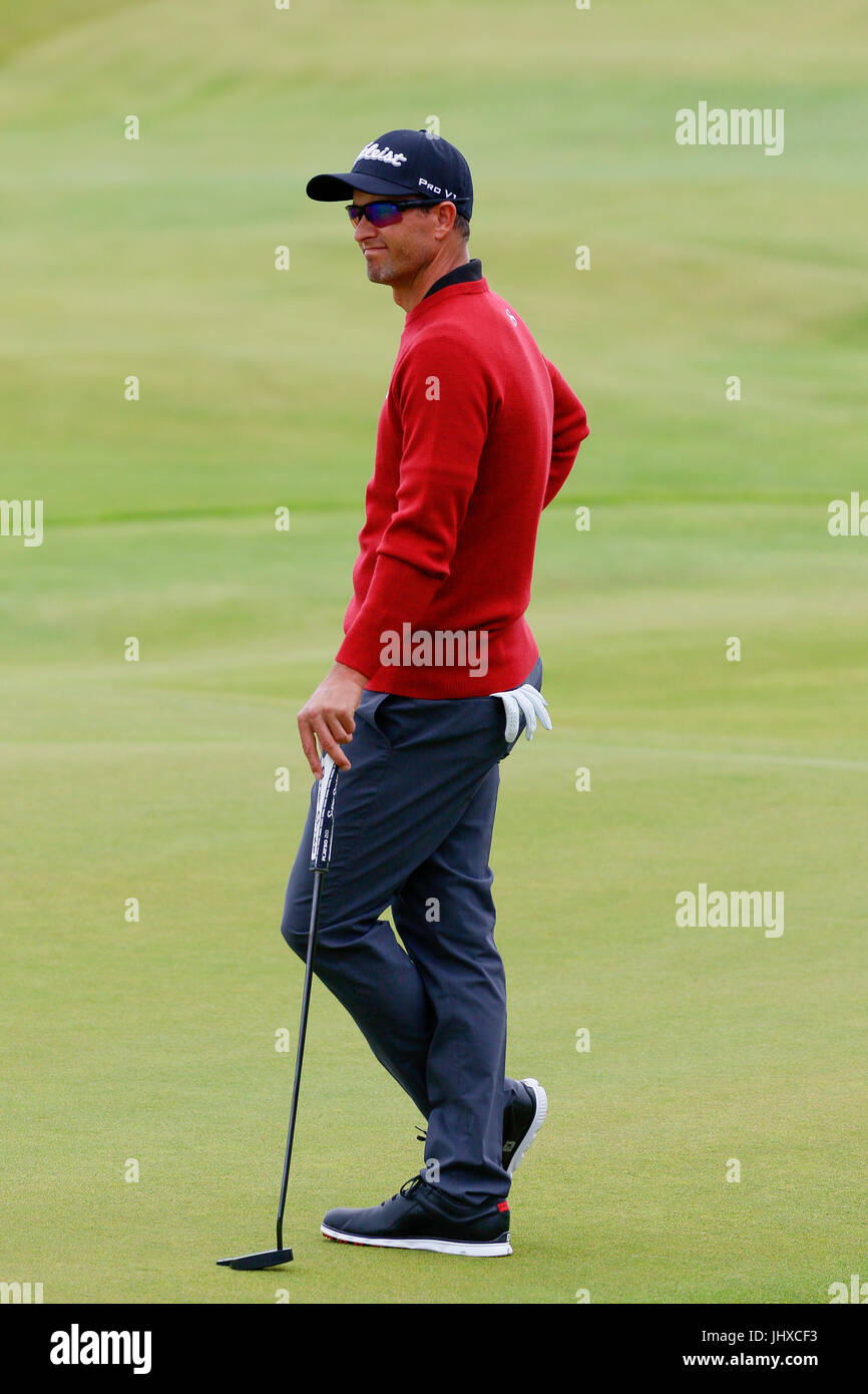 Ayrshire, in Scozia, Regno Unito. 16 Luglio, 2017. Il giorno finale di Aberdeen Asset management Scottish Open Golf Championship fornito gran parte del dramma ed emozionante giocare da un campo internazionale di golfisti in lizza per il trofeo e un premio in denaro. Il concorso è stato svolto su Dundonald Links vicino a Irvine Ayrshire in Scozia nel caldo sole estivo e si è concluso con una drammatica vittoria per RAFA CABRERA BELLO forma Spagna Credito: Findlay/Alamy Live News Foto Stock