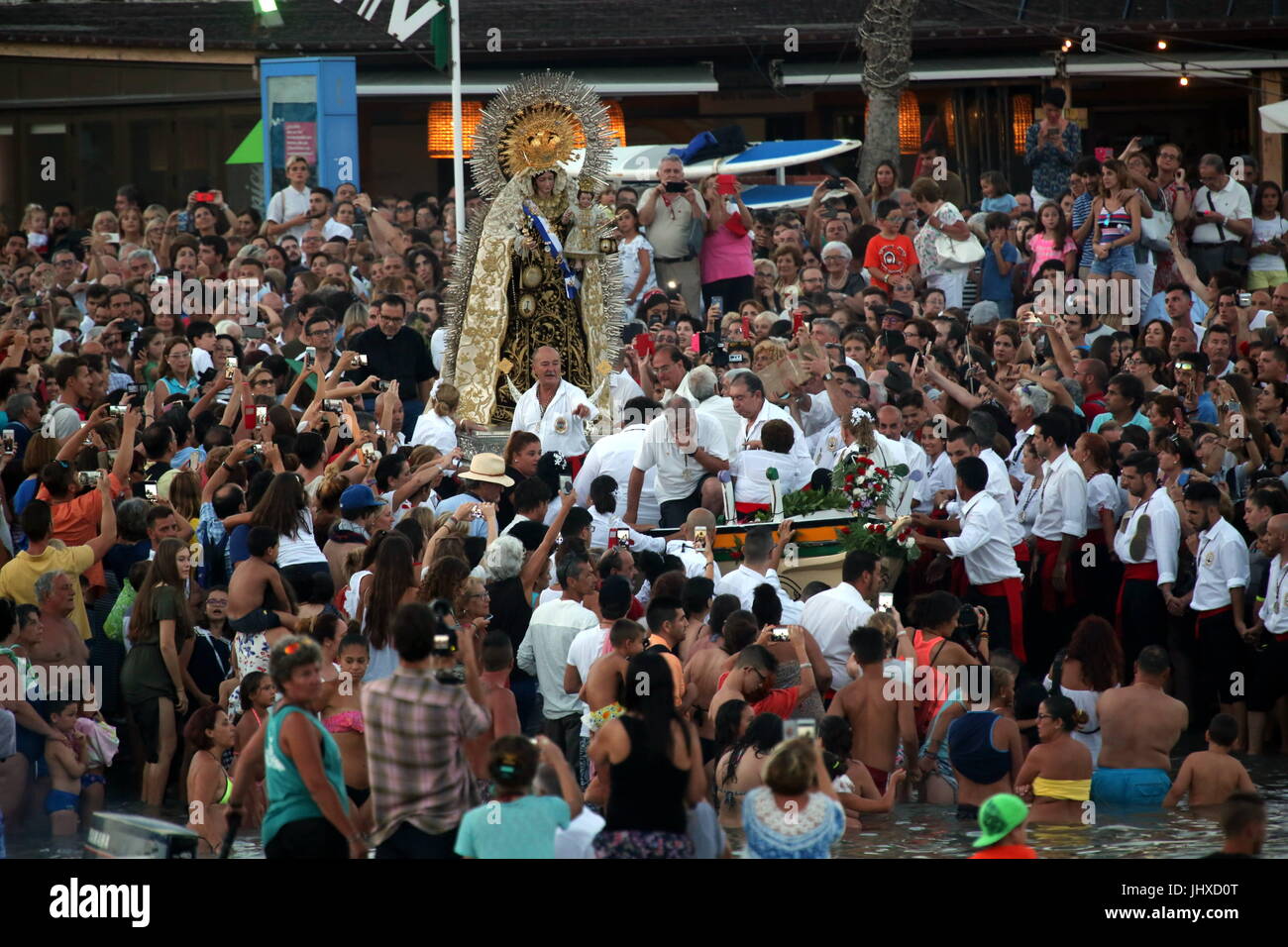 Virgen del carmen 2017 immagini e fotografie stock ad alta risoluzione ...