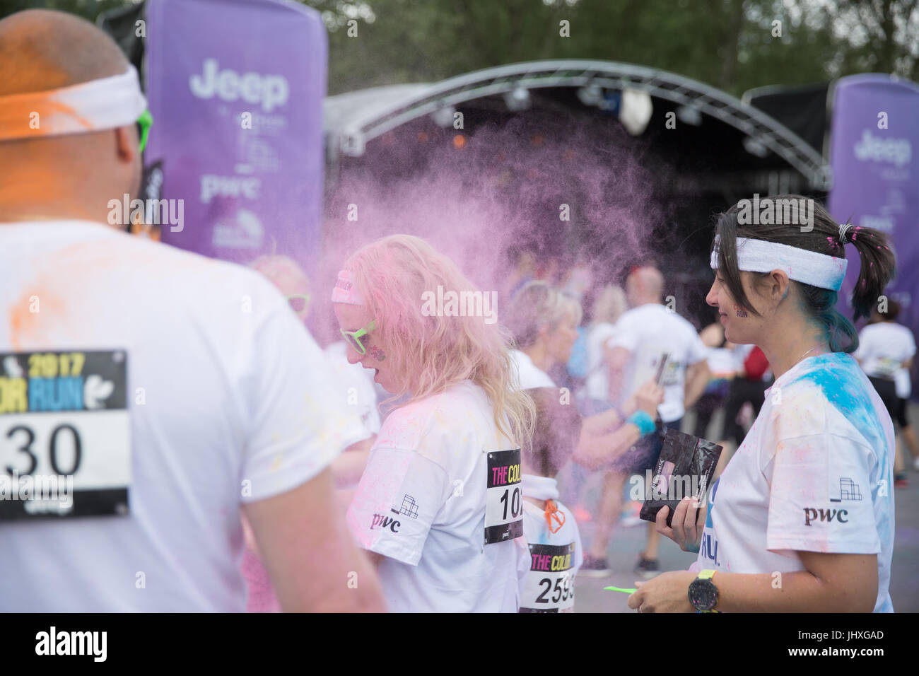 Scene dal Colour Run in Lussemburgo nel 2017 Foto Stock Scene dal Colour Run in Lussemburgo nel 2017 Foto Stock