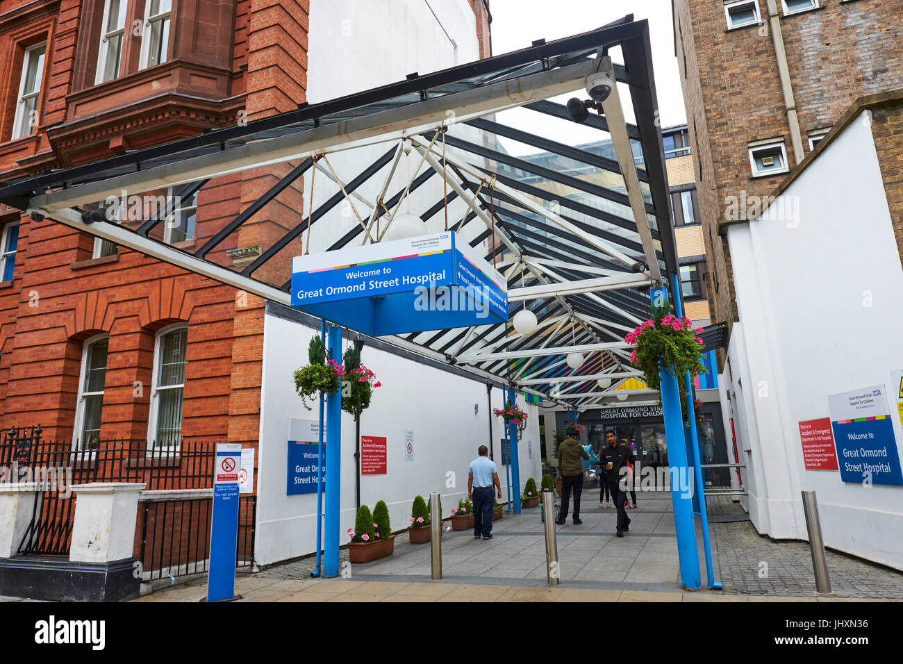 Ingresso al Great Ormond Street Hospital, Great Ormond Street, Bloomsbury, London, Regno Unito Foto Stock