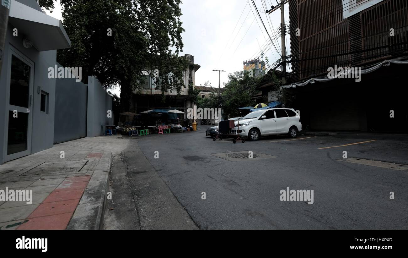 Abbandonato lo stile coloniale storico di casa doganale / Bang Rak vecchio Firehouse Architettura sul Fiume Chao Phraya Bangkok in Thailandia del sud-est asiatico Foto Stock