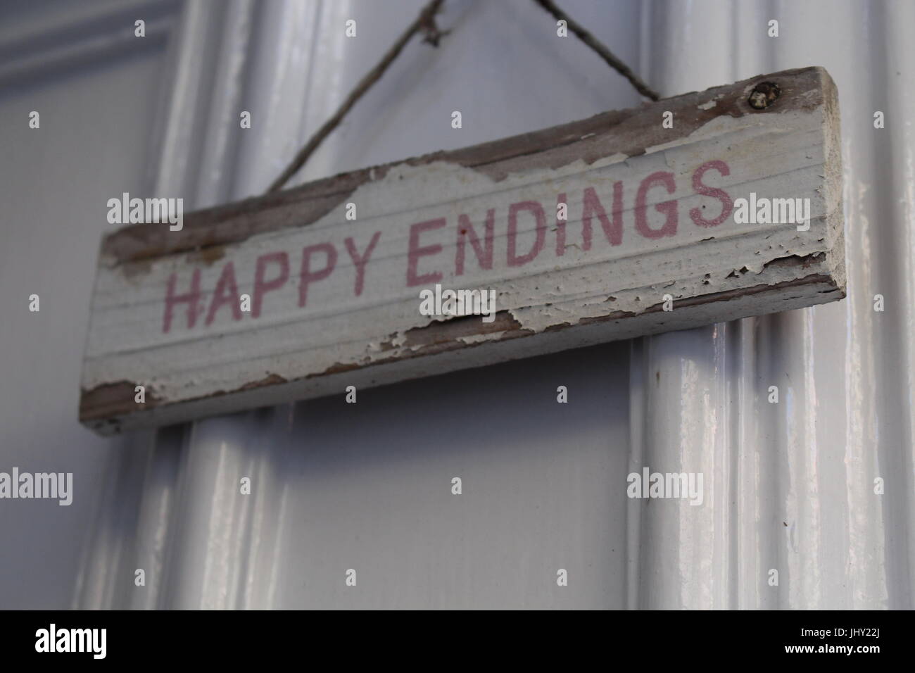 Endings felice, lieto fine, carino segno, shabby chic, Wedding, tema di nozze, segno, Endings felice segno, matrimonio, segno della porta, Foto Stock