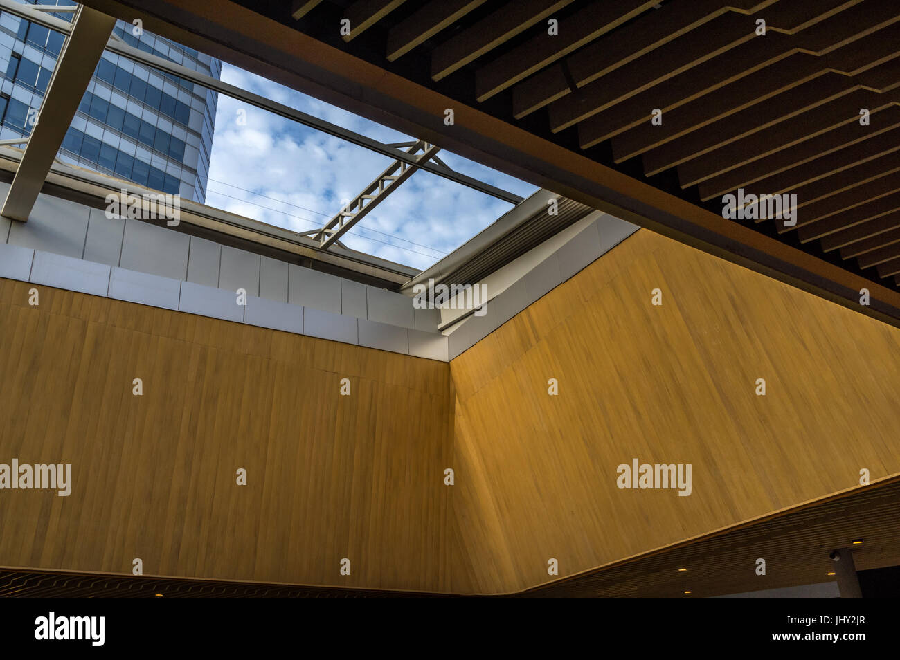 Edificio pubblico funzione di design con lucernario Foto Stock