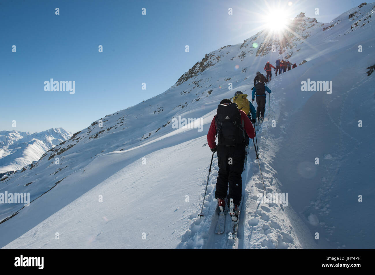 Sherpa del Nepal durante un allenamento sciistico camp a Disentis, Svizzera Foto Stock