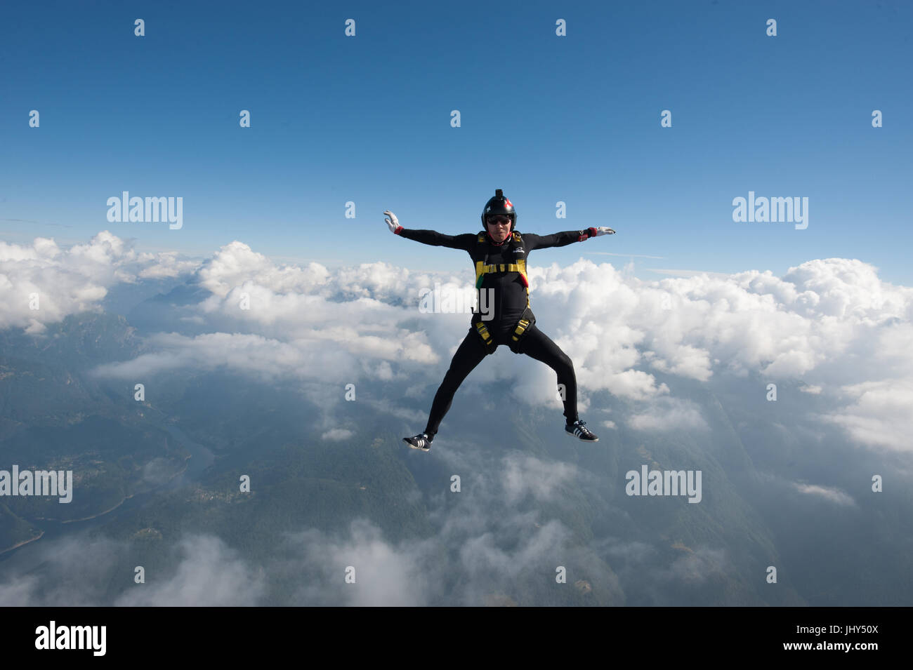 Paracadutista Freestyle facendo un salto di formazione al di sopra del Para Centro Locarno in Svizzera Foto Stock