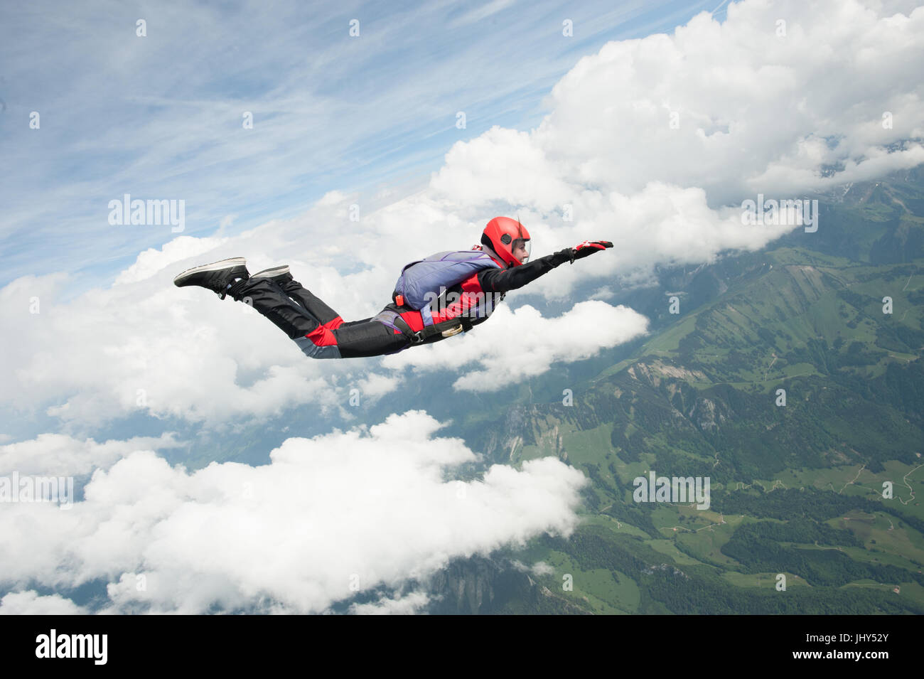 Paracadutista studente facendo un salto in pratica al di sopra del Gruyère in Svizzera Foto Stock Paracadutista studente facendo un salto in pratica al di sopra del Gruyère in Svizzera Foto Stock