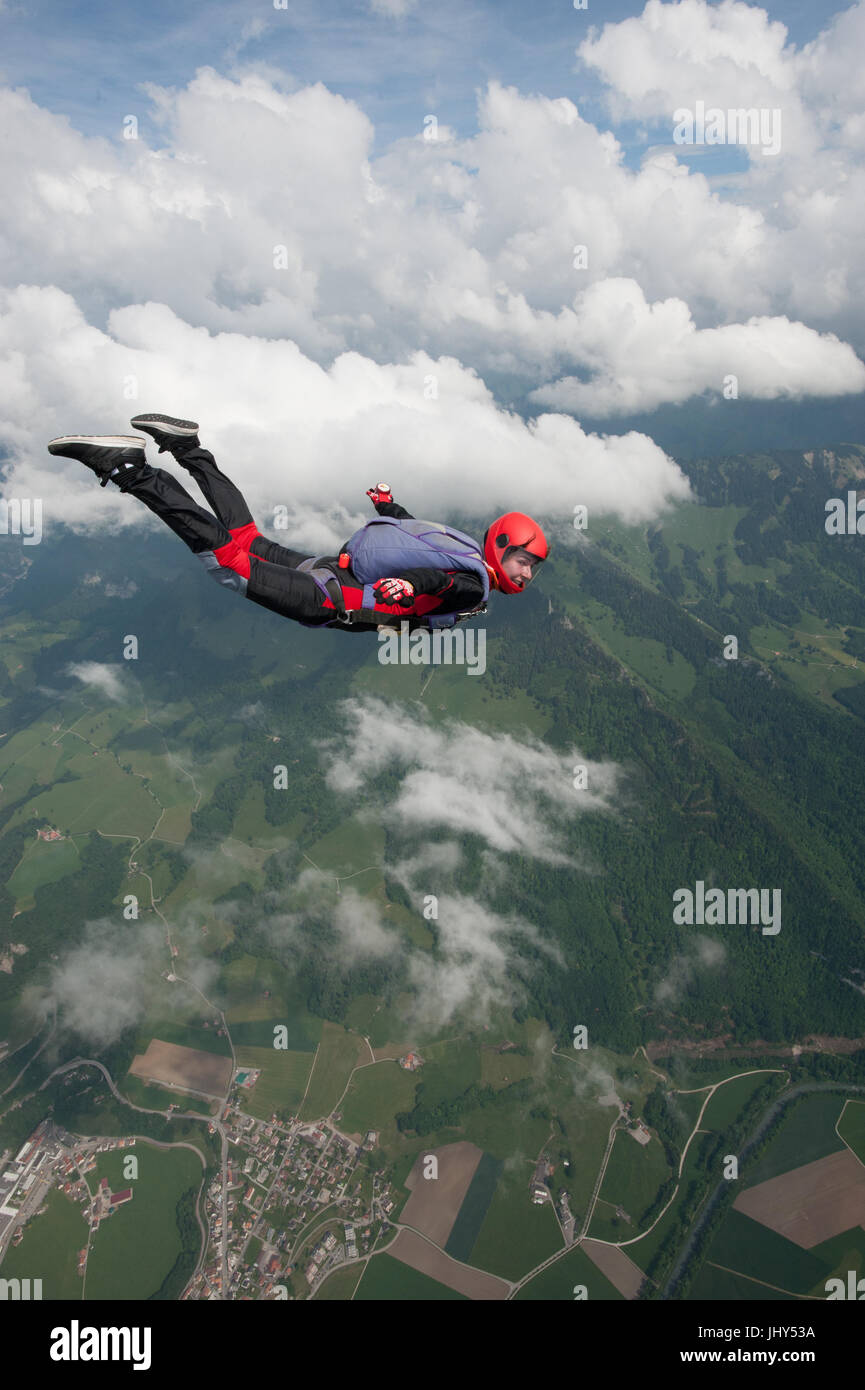 Paracadutista studente facendo un salto in pratica al di sopra del Gruyère in Svizzera Foto Stock Paracadutista studente facendo un salto in pratica al di sopra del Gruyère in Svizzera Foto Stock