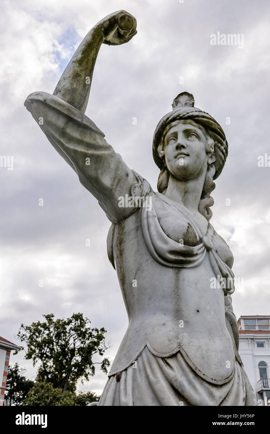 Sculture allegoriche del continente asiatico, nel giardino della tenuta di Don Ramon Pelayo de la Torriente, Marques de Valdecilla, Cantabria, SPAGNA Foto Stock