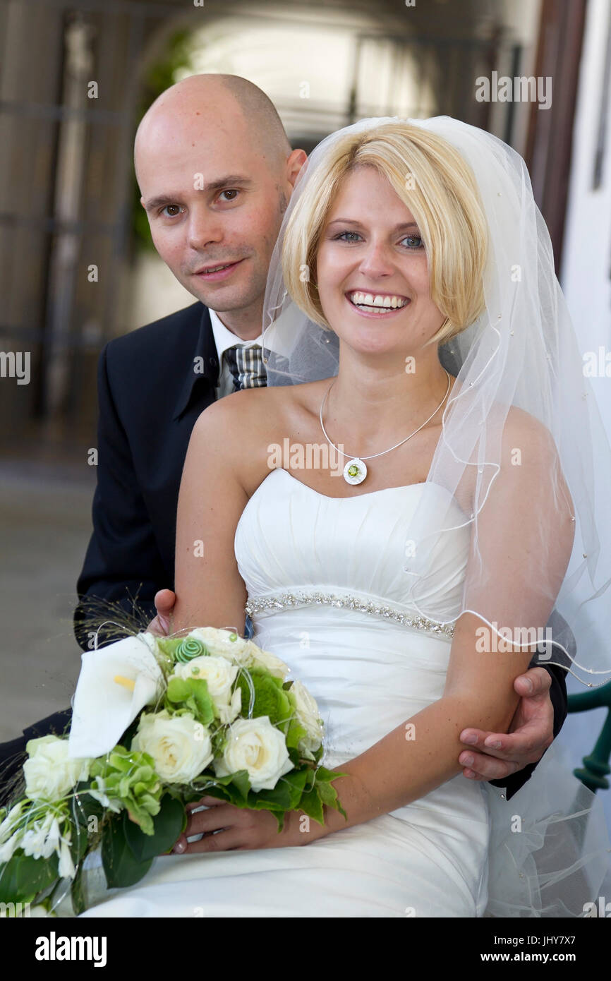 Felice sposa e lo sposo - coppia di sposi, gl'ckliches Brautpaar - coppia di sposi Foto Stock