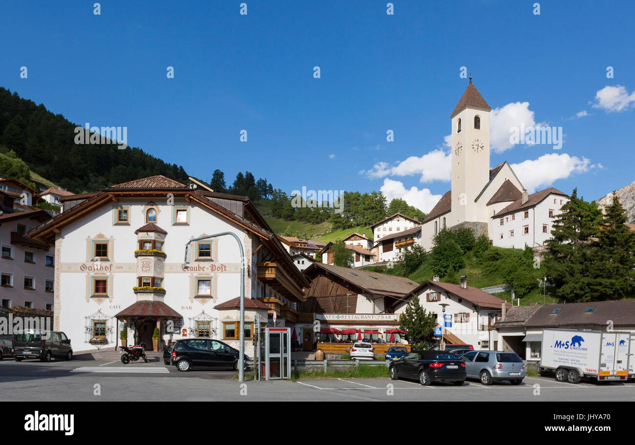 Graun (Curon Venosta) in Val Venosta, Alto Adige, Italia - Villaggio Graun (Curon Venosta), Alto Adige, Italia, Graun (Curon Venosta) im Val Venosta, Su Foto Stock