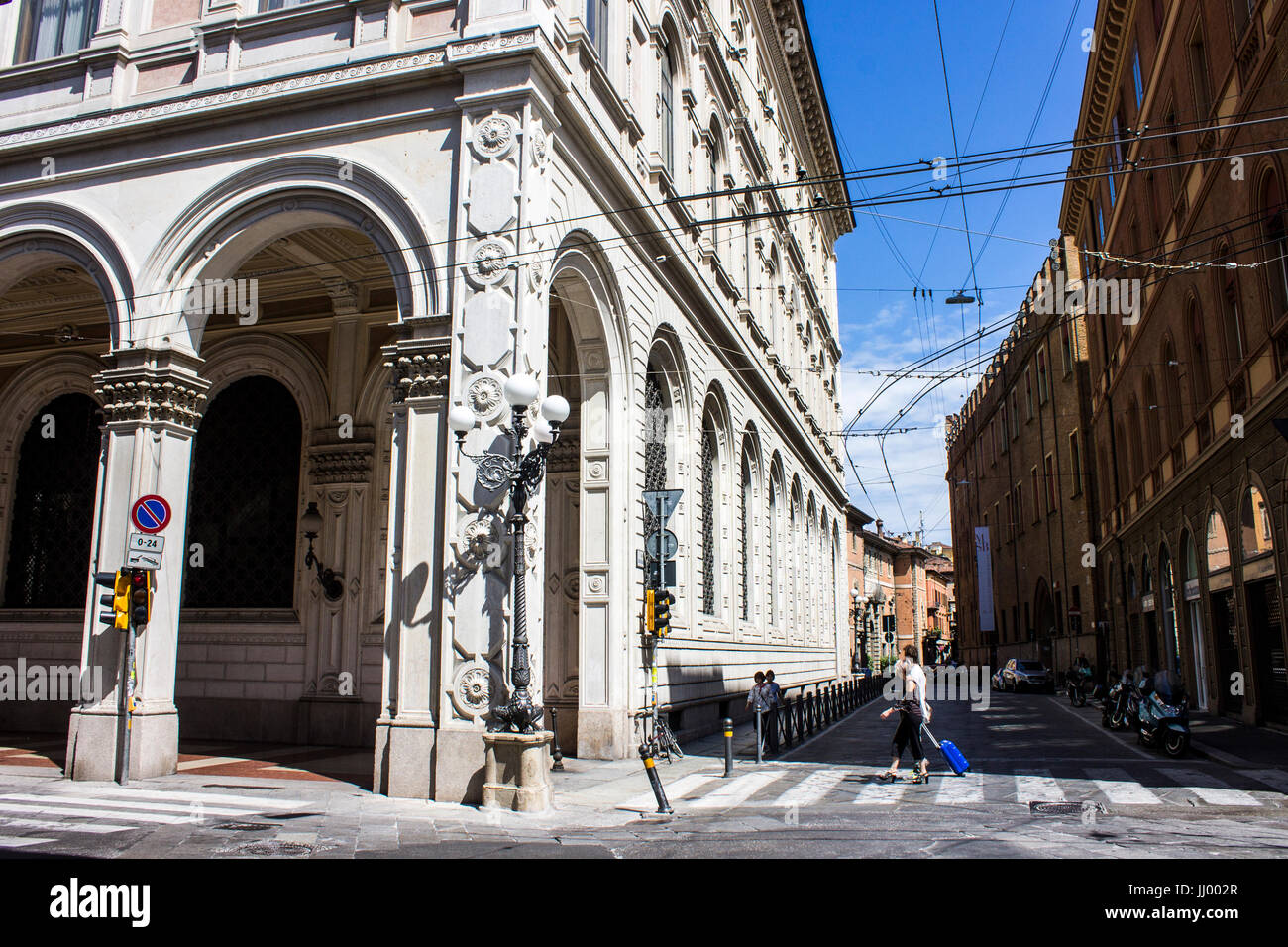 I portici della città medioevale di Bologna, Italia, parte dell'Unesco liste indicative per il sito del Patrimonio Mondiale. Foto Stock