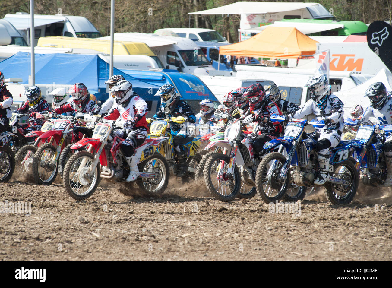 Inizio ad un moto corsa trasversale Foto Stock