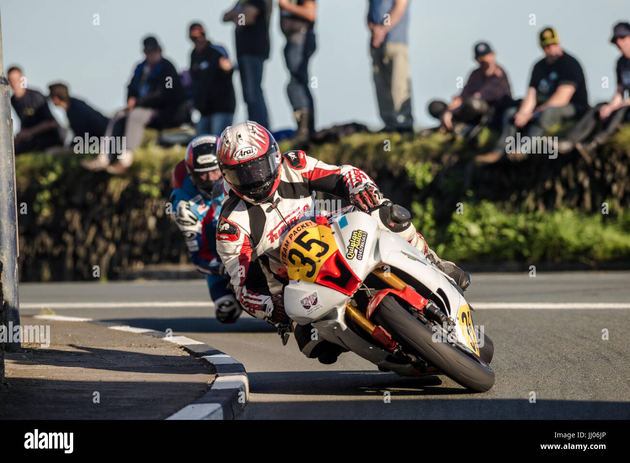 Gare su strada dal Southern 100 gare su strada 2017, Isola di Man. Piloti come Michael Dunlop, Ivan Lintin, Dan Kneen e Dean Harrison Foto Stock