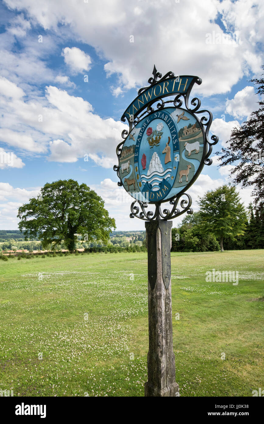 Villaggio Yanworth segno. Cotswolds, Gloucestershire, Regno Unito Foto Stock