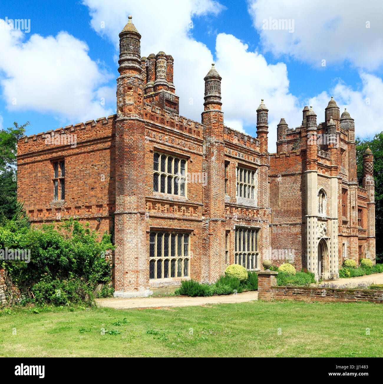Oriente Barsham, Manor House, inizi del XVI secolo, Tudor Manor, facciata sud, portico, Norfolk, Inghilterra, Regno Unito Foto Stock