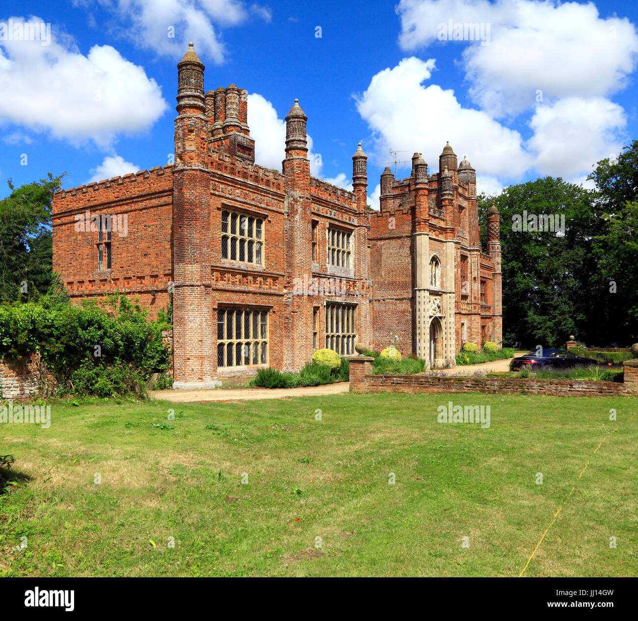 Oriente Barsham, Manor House, inizi del XVI secolo, Tudor Manor, facciata sud, portico, Norfolk, Inghilterra, Regno Unito Foto Stock
