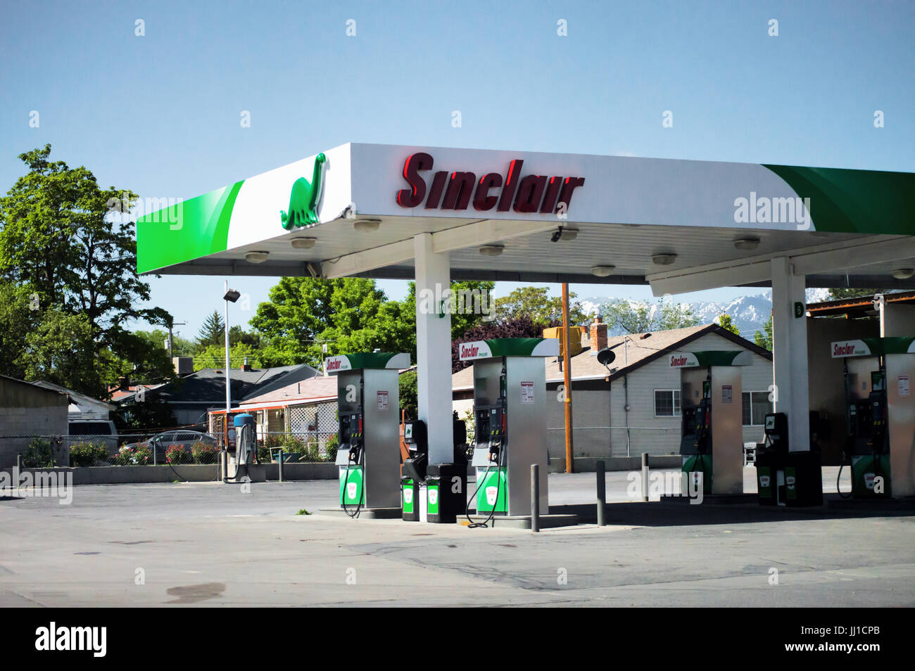 Un dinosauro sinclair stazione di gas. Foto Stock