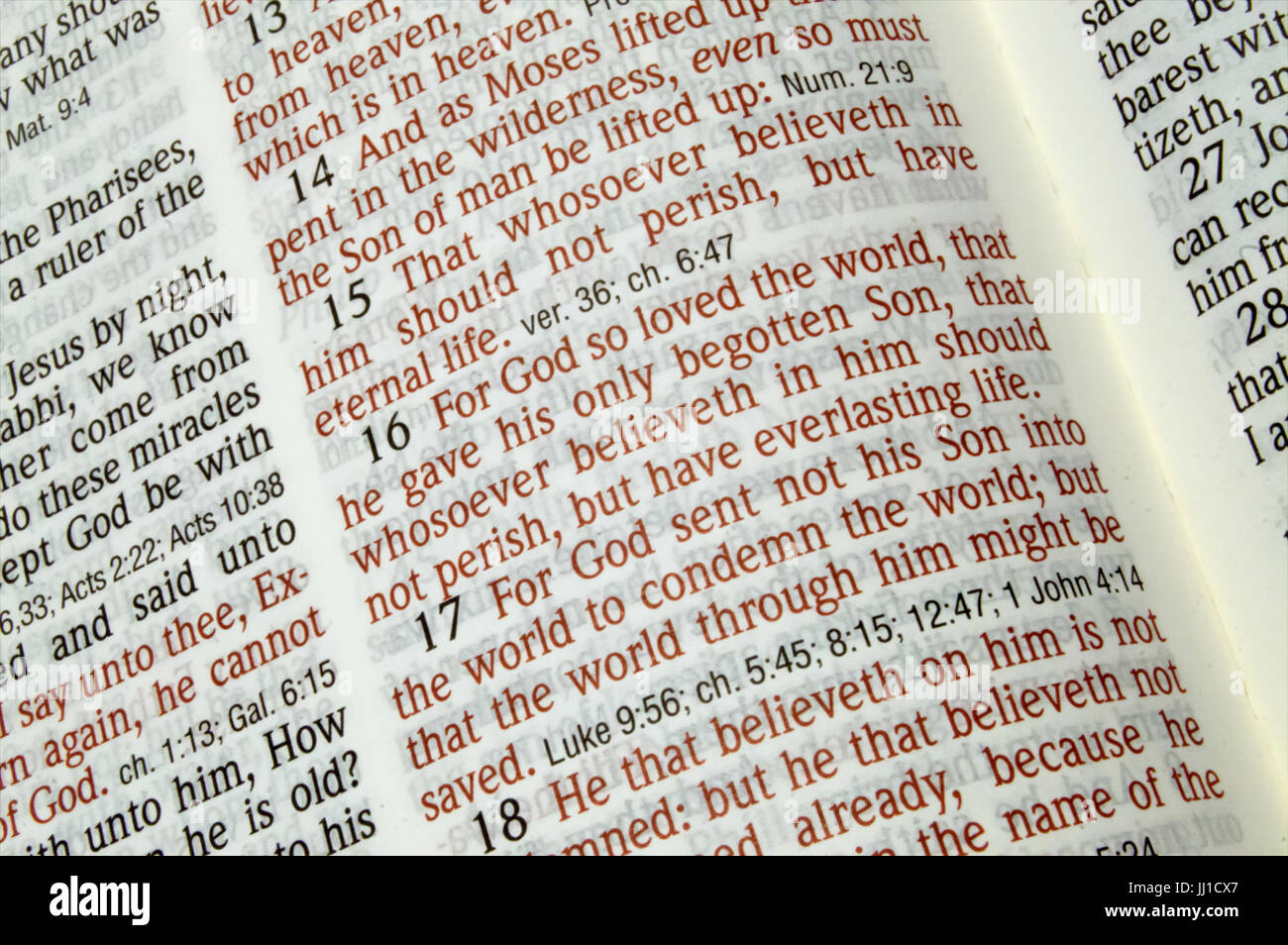 La Bibbia aperta a un passaggio, Giovanni 3:16 Foto Stock