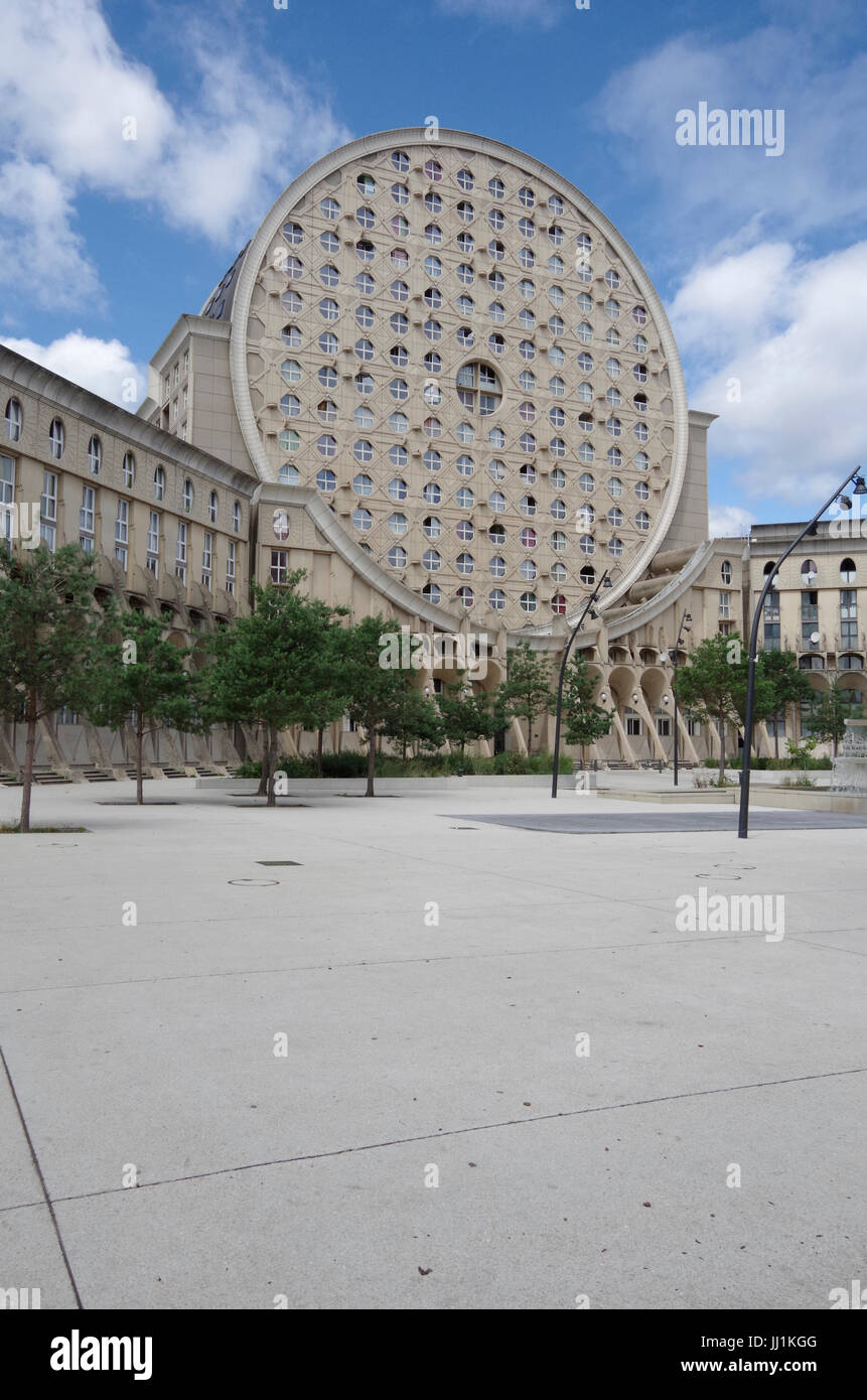 Les Arenes de Picasso, Housing Development, aka Les Camemberts, ala Ovest, visto dall'interno cortile ottagonale Foto Stock