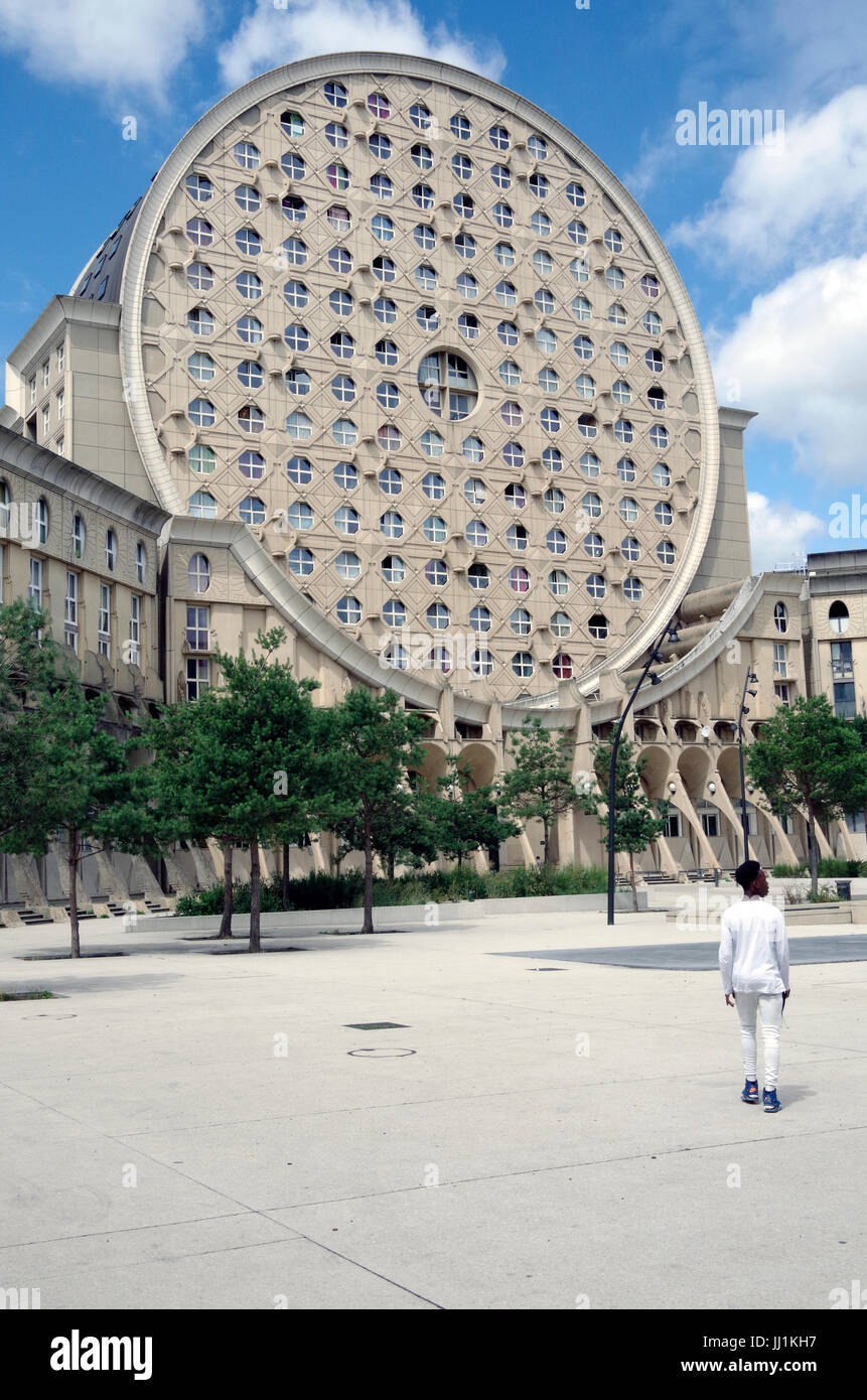 Les Arenes de Picasso, Housing Development, aka Les Camemberts, ala Ovest, visto dall'interno cortile ottagonale Foto Stock