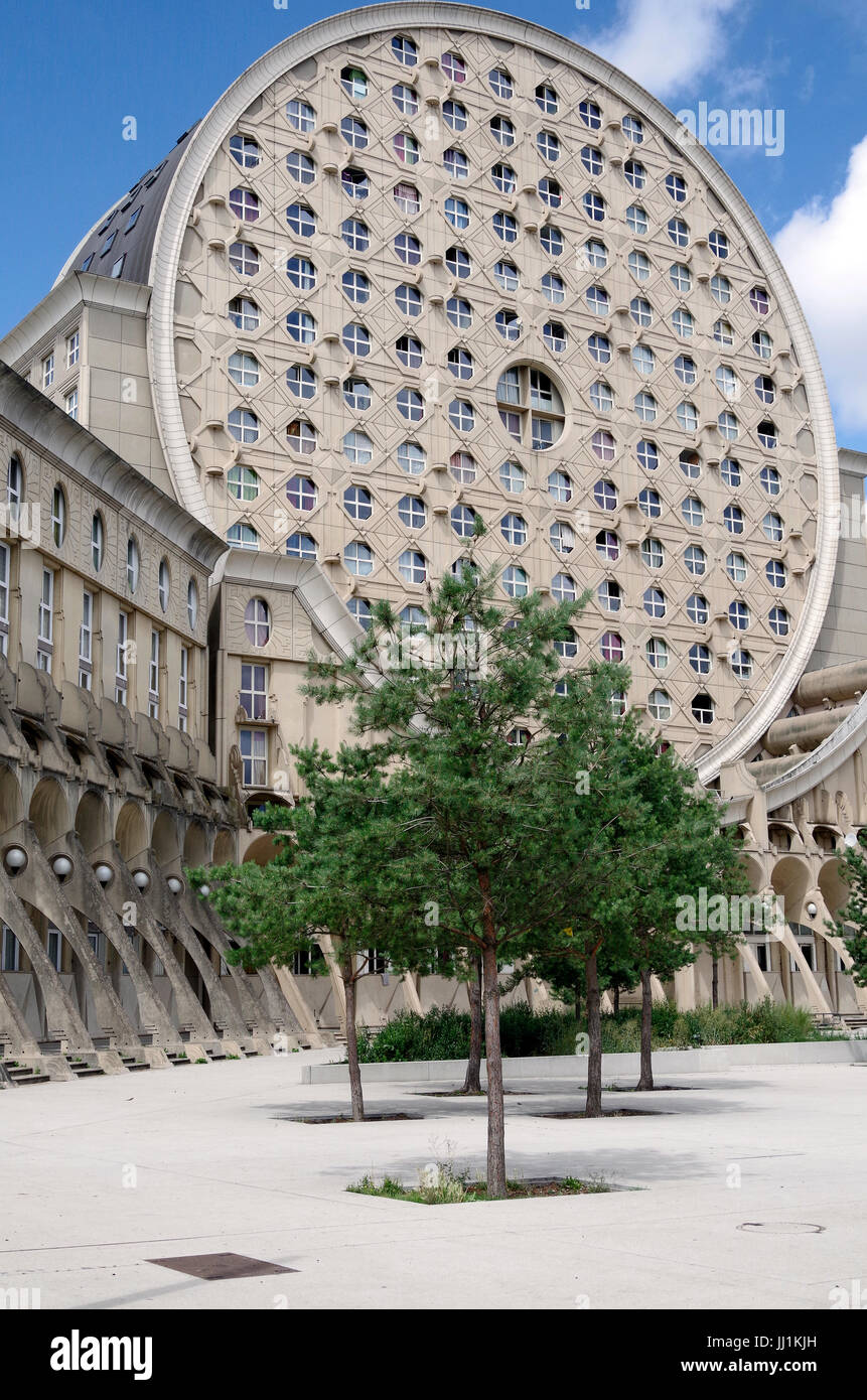 Les Arenes de Picasso, Housing Development, aka Les Camemberts, ala Ovest, visto dall'interno cortile ottagonale Foto Stock