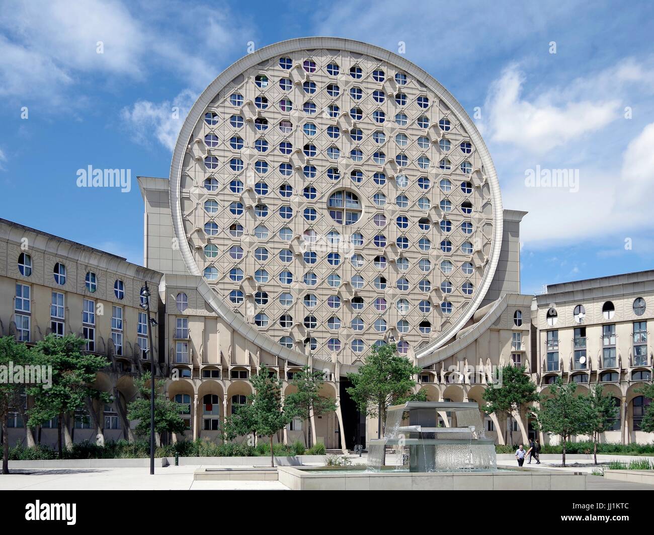 Les Arenes de Picasso, Housing Development, aka Les Camemberts, ala Ovest, visto dall'interno cortile ottagonale Foto Stock