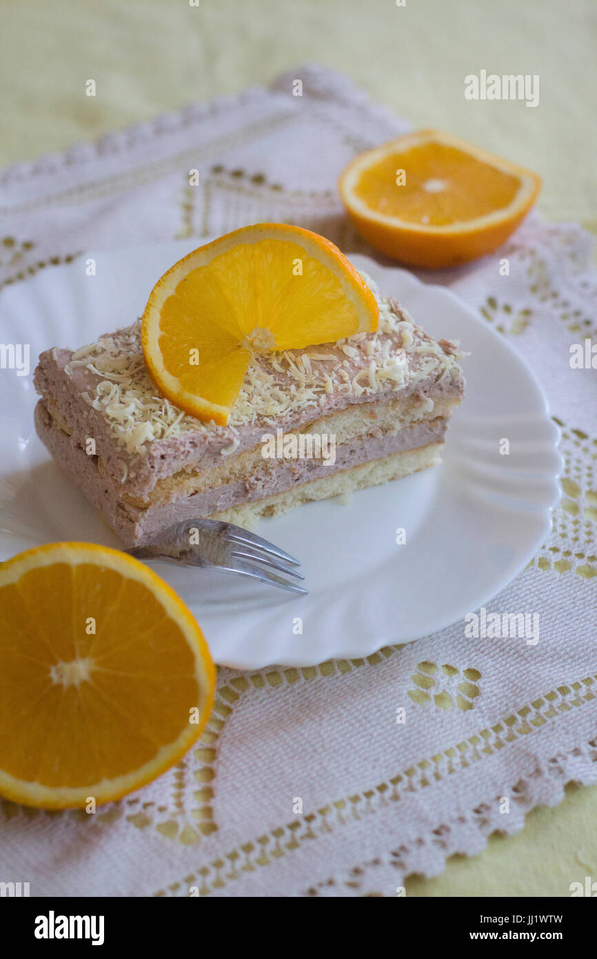 Slice di un dessert con arancia Foto Stock