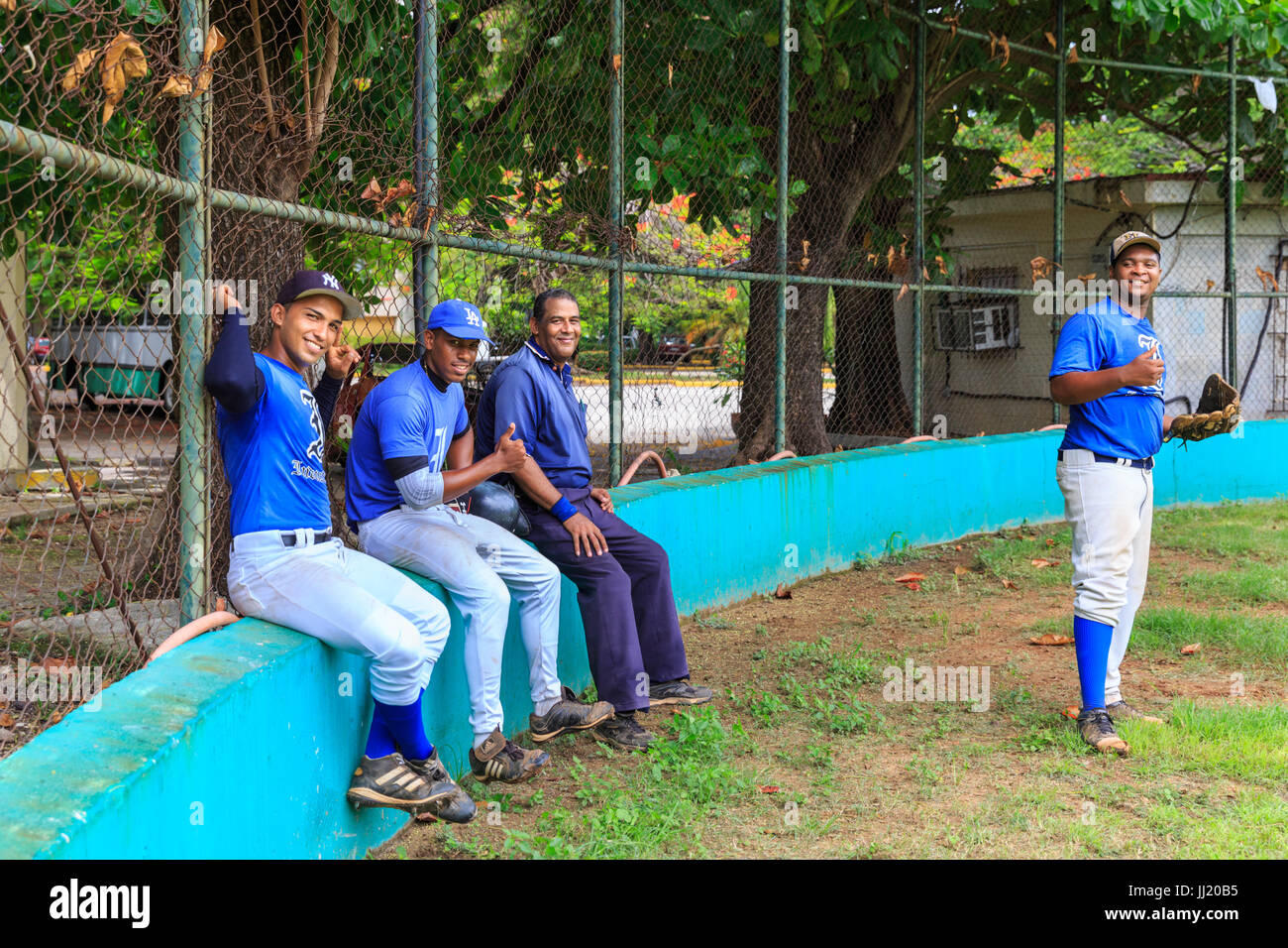 I giocatori dalla sommità del baseball cubano Havana team Industriales durante la pratica su un campo di addestramento a l'Avana, Cuba Foto Stock