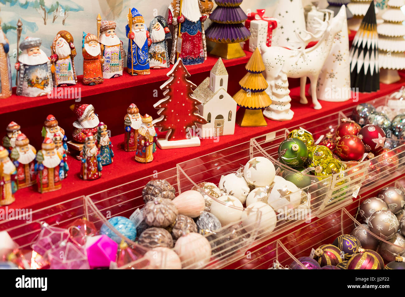 BUDAPEST, UNGHERIA. 23 giugno 2017: Natale negozio di souvenir e gioielli  nella città di Sainte-Andr in Ungheria Foto stock - Alamy