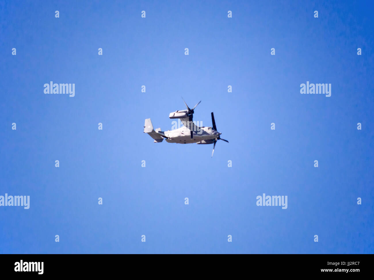 Un militare di osprey aeromobili battenti in aereo la configurazione. Foto Stock