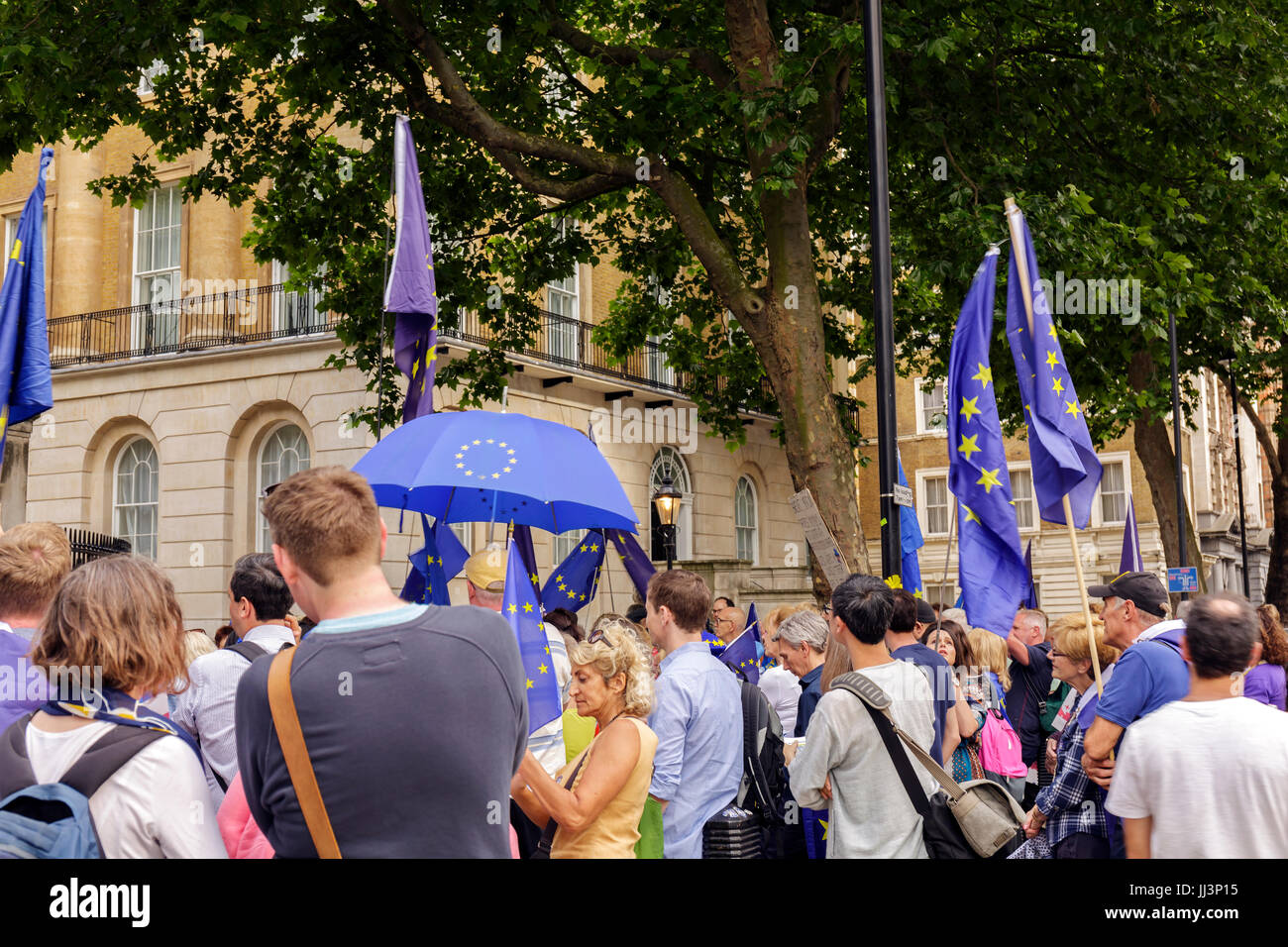 London, Regno Unito - 23 Giugno, 2017: Anti-Brexit protestare su Whitehall a Londra Foto Stock