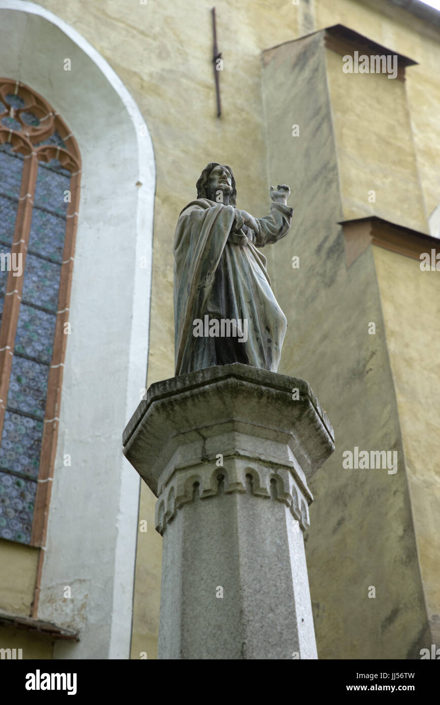 Gesù Cristo statua presso la chiesa fortificata di Biertan, Transilvania, Romania Foto Stock