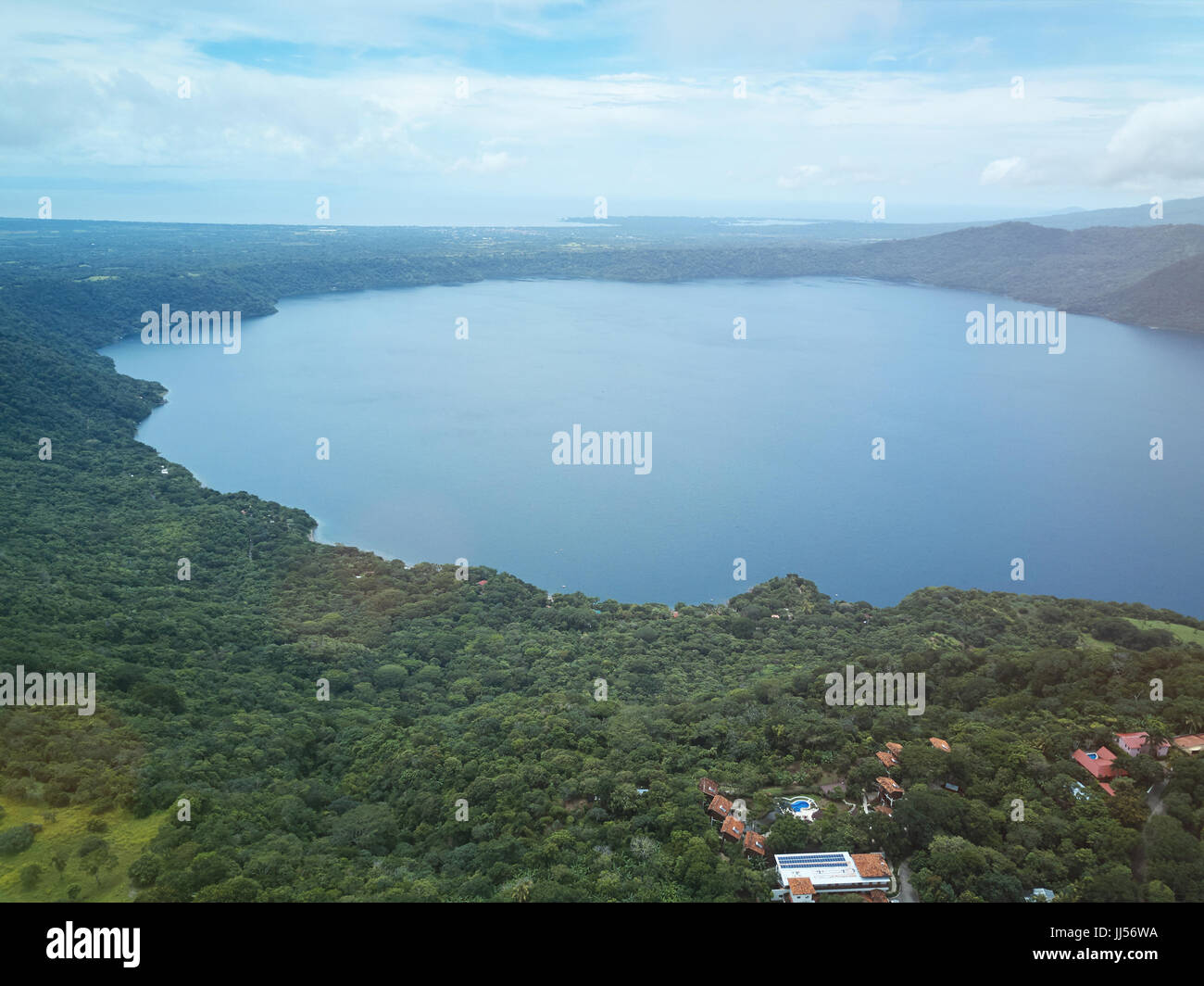 Laguna di Apoyo Nicaragua antenna fuco vista. Vista panoramica sulla laguna di Apoyo Foto Stock