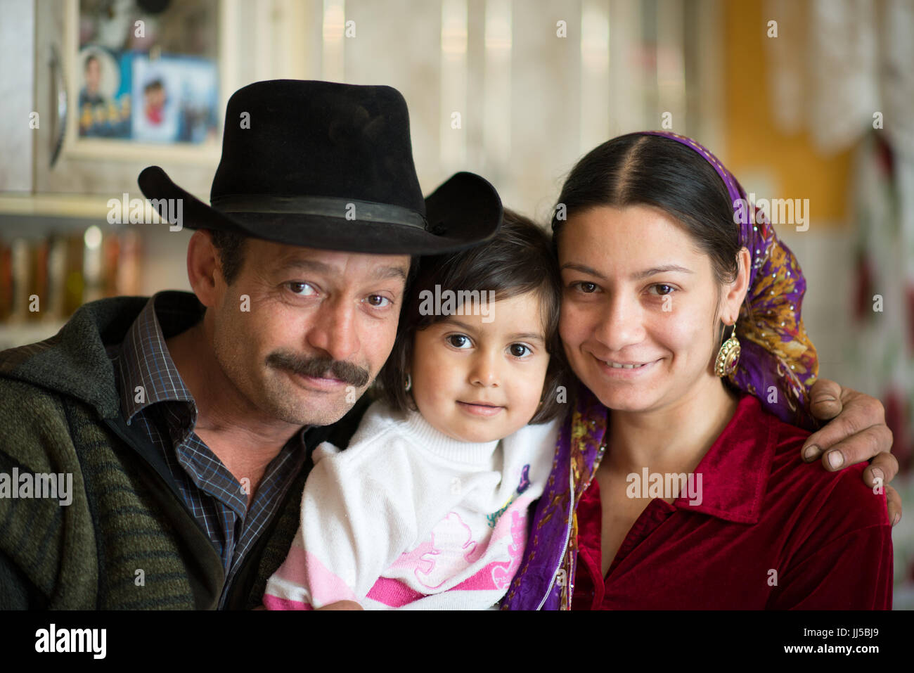 Ritratto di un Gabor famiglia rom, Valeni, Transilvania, Romania Foto stock  - Alamy