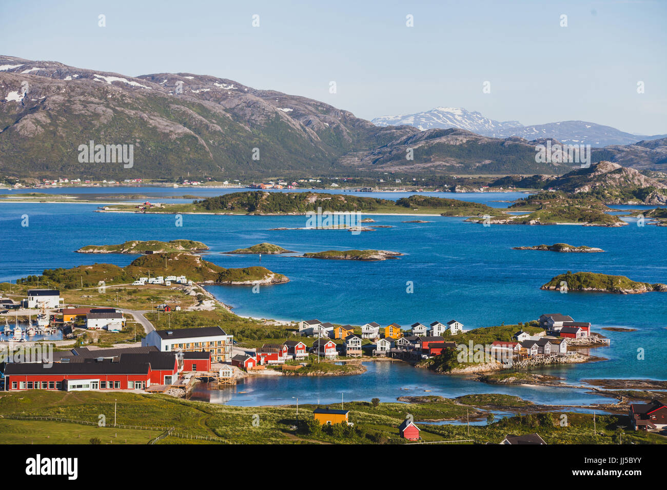 Bella estate vista panoramica di sommaroy isola in Norvegia Foto Stock