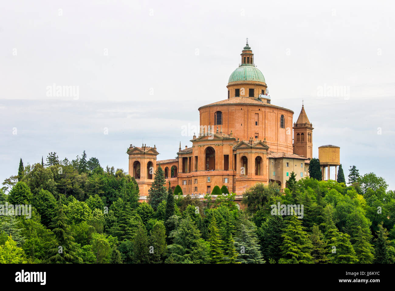 Vista del Santuario della Madonna di San Luca, una basilica chiesa di