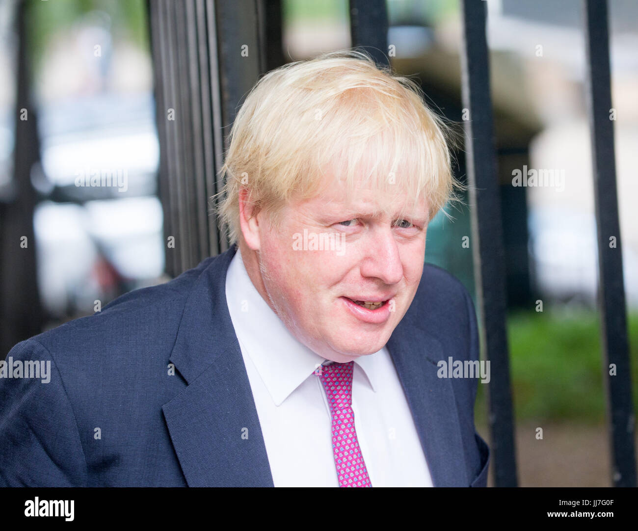 Boris Johnson, segretario di Stato per gli affari esteri e MP per Uxbridge e South Ruislip,al numero 10 di Downing Street per una riunione del gabinetto Foto Stock
