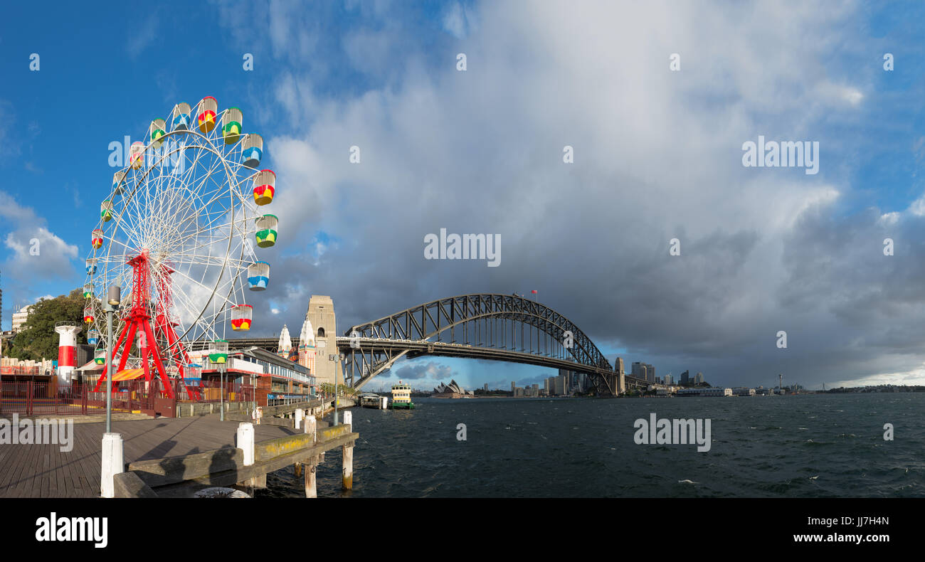 La Sydney Opera House e il Circular Quay visto dal Sydney luna park, il Ponte del Porto di Sydney, Nuovo Galles del Sud, Australia Foto Stock