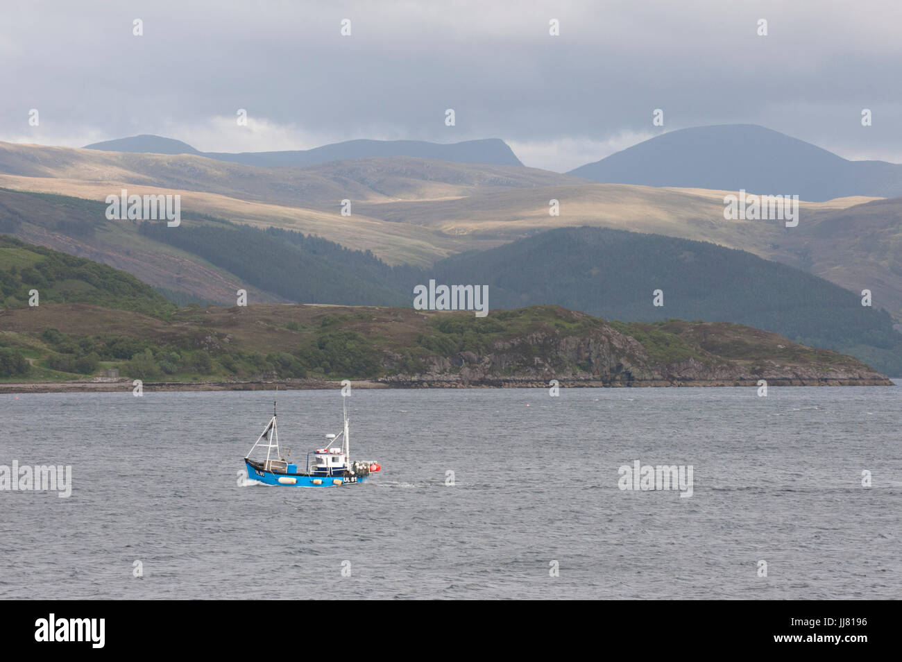 Barca da pesca sul Loch Ginestra, Ullapool, Ross-shire, Highlands scozzesi, Scotland, Regno Unito Foto Stock