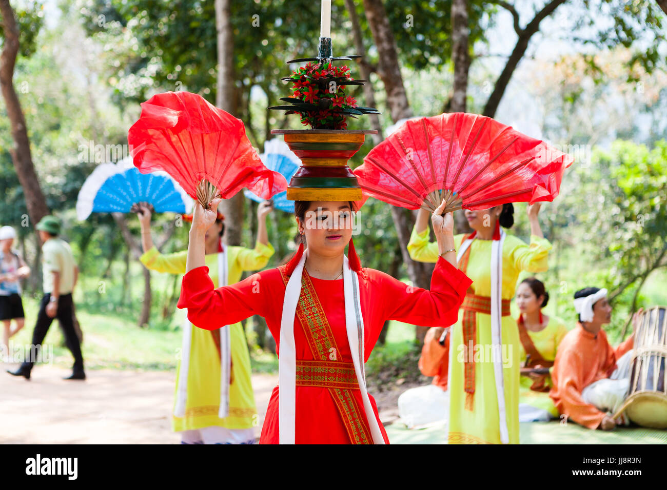 Duy Phu, figlio mio tempio, Vietnam - Marzo 14, 2017: vietnamita danza tradizionale le prestazioni del team Foto Stock