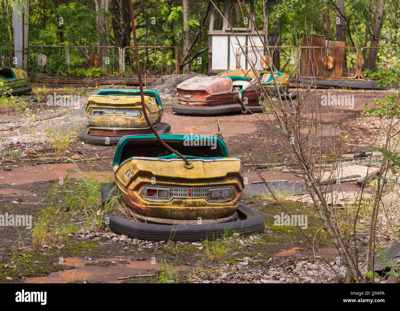 Abbandonato il divertimento in auto nella città fantasma di pripjat di Chernobyl Zona di esclusione Foto Stock