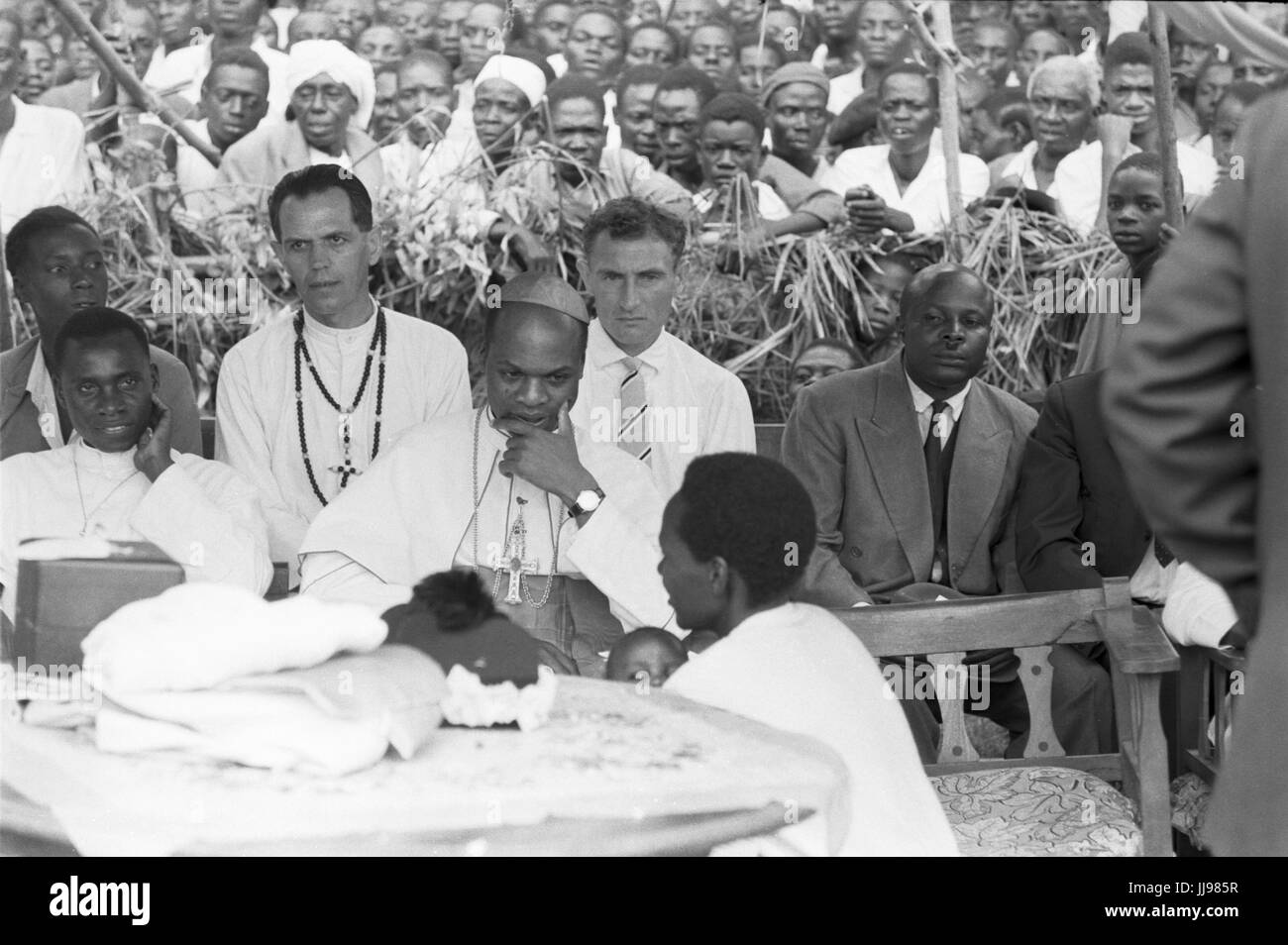 Il Cardinale Laurean Rugambwa, 1960, in Tanganica. Foto Stock